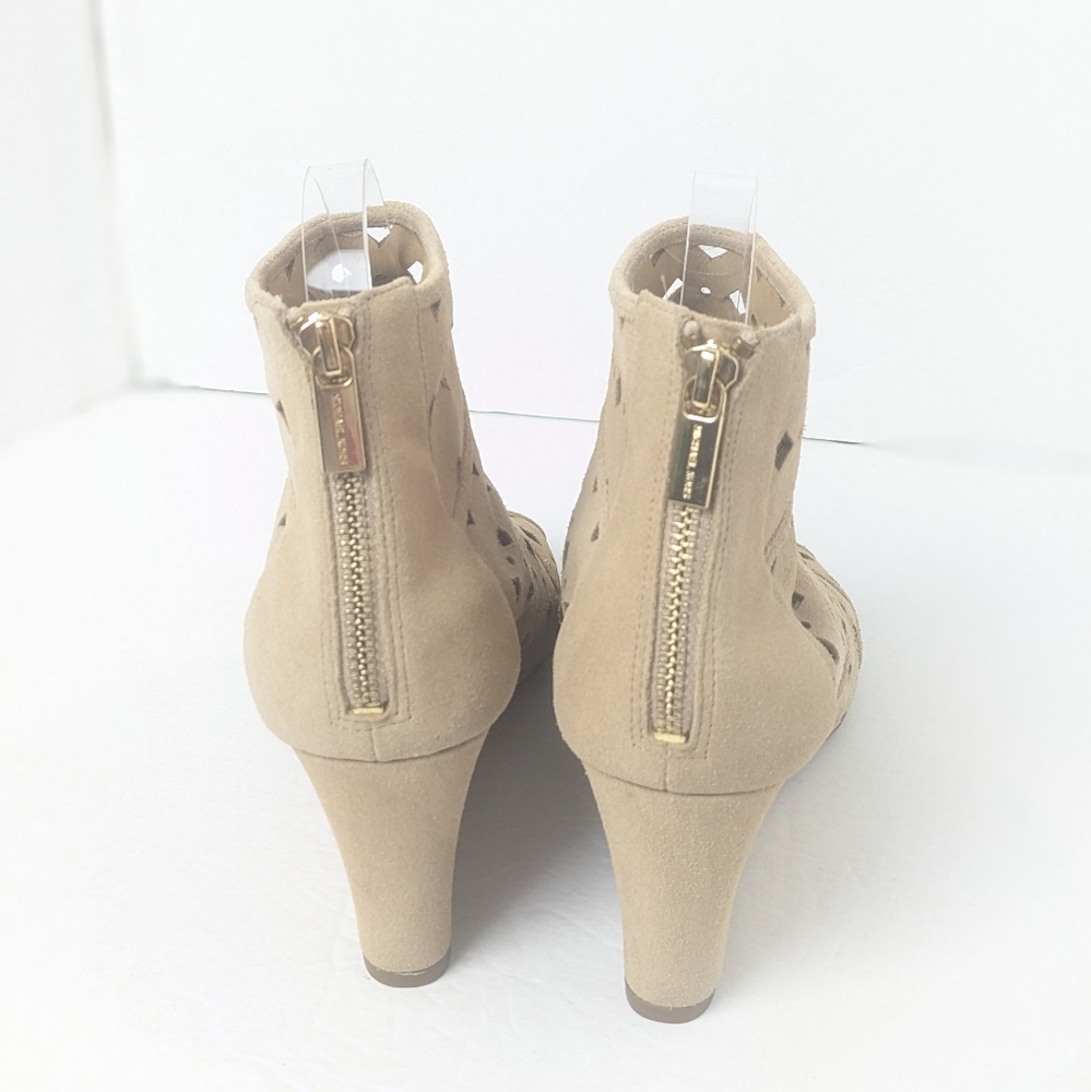 Michael Kors Uma Wedge - Picture 7 of 16